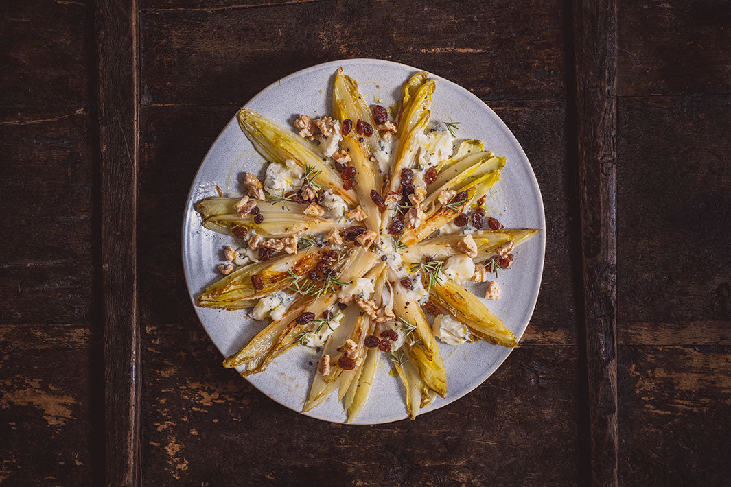 Tanja Grandits' gebratener Chicorée mit Nüssen und Blauschimmelkäse